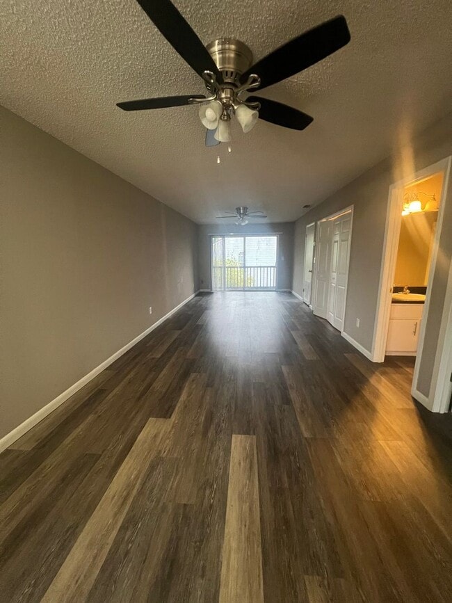 Building Photo - 313 Dirksen Dr