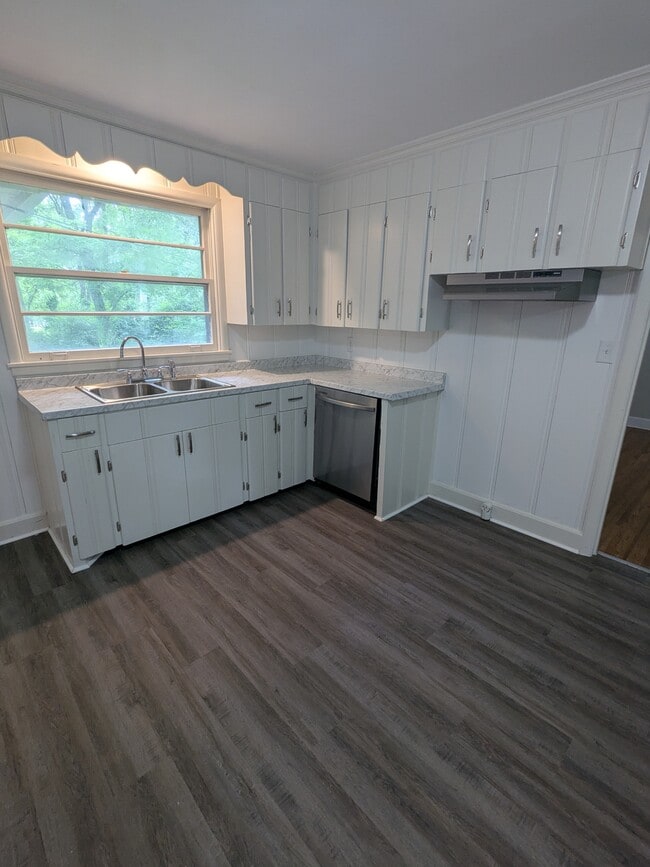 Building Photo - 500 Catalina Dr