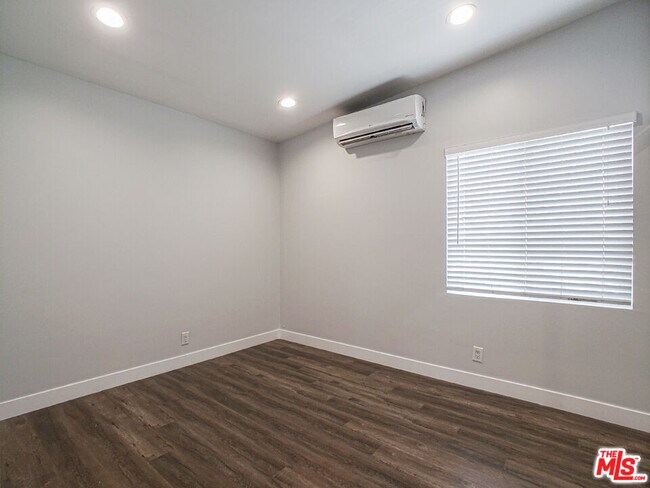 Foto del edificio - 1109 Serrano Ave