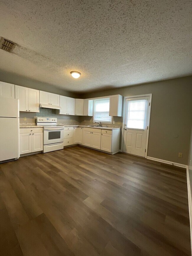 Foto del edificio - 3638 Barfield Crescent Rd