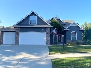 Building Photo - 528 E Knoll Dr