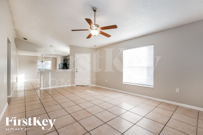 Foto del edificio - 7432 Little Pond Ct