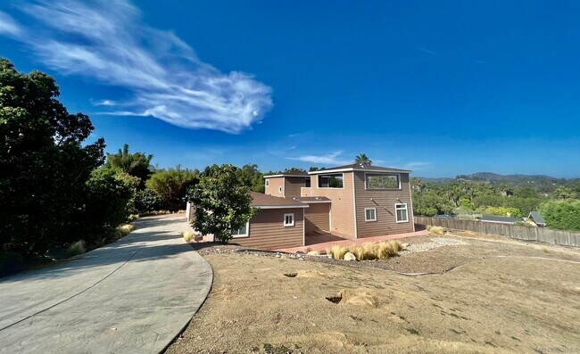 Building Photo - 441 Rancho Santa Fe Rd