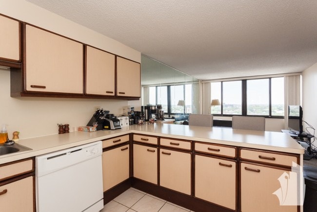 Building Photo - 2750 N Hampden Ct