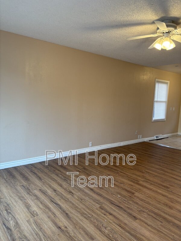 Building Photo - 1038 Chatelain Rd