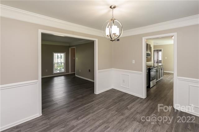 Foto del edificio - 5015 Rivergreen Ln