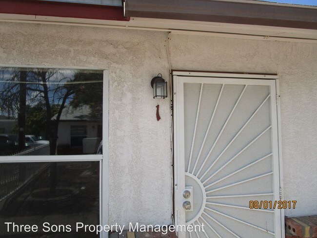 Building Photo - 513 Candelaria Rd NW