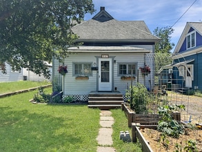 Building Photo - 417 E 8th St