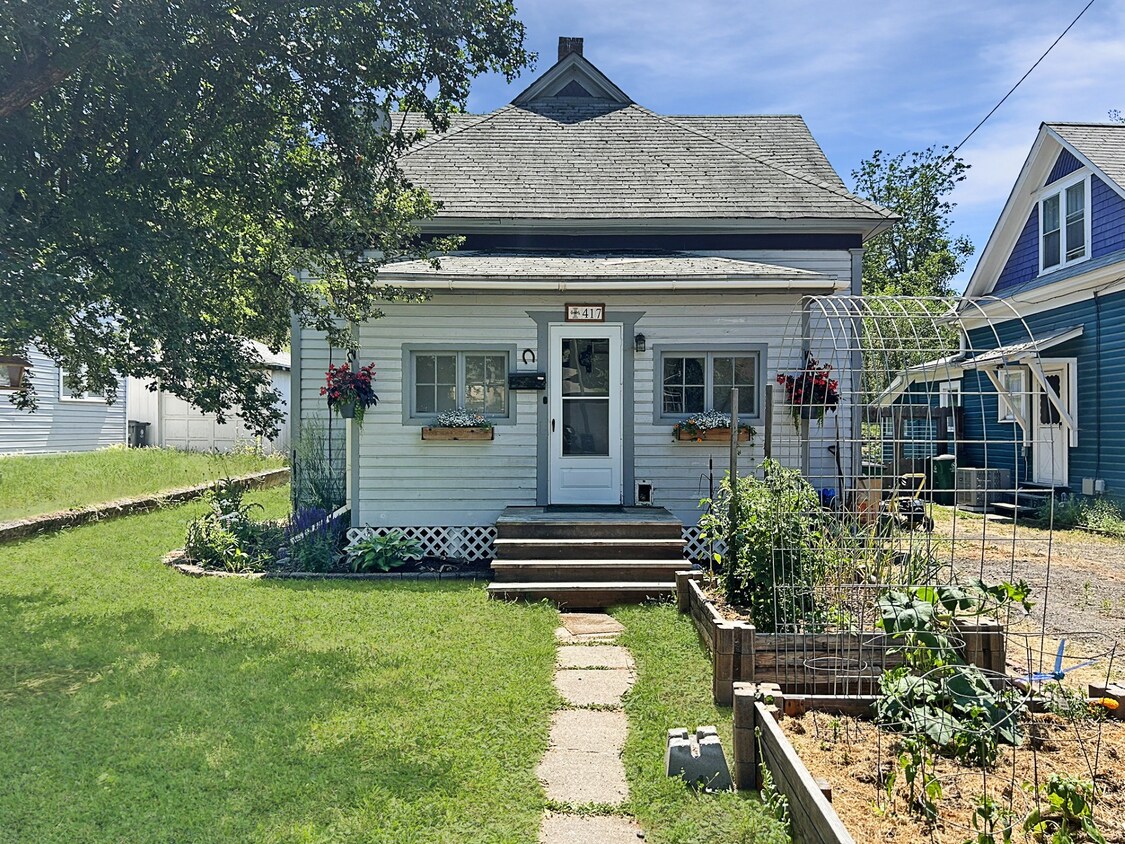 Foto principal - 417 E 8th St