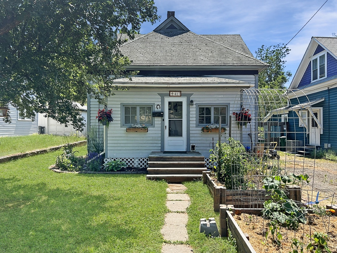 Primary Photo - 417 E 8th St