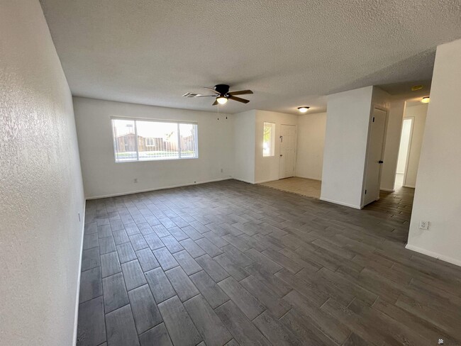 Foto del edificio - 11348 E 24th Ln