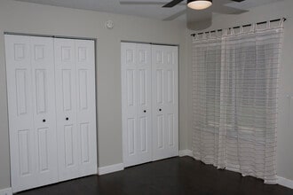 Building Photo - 1931 Tarpon Ct