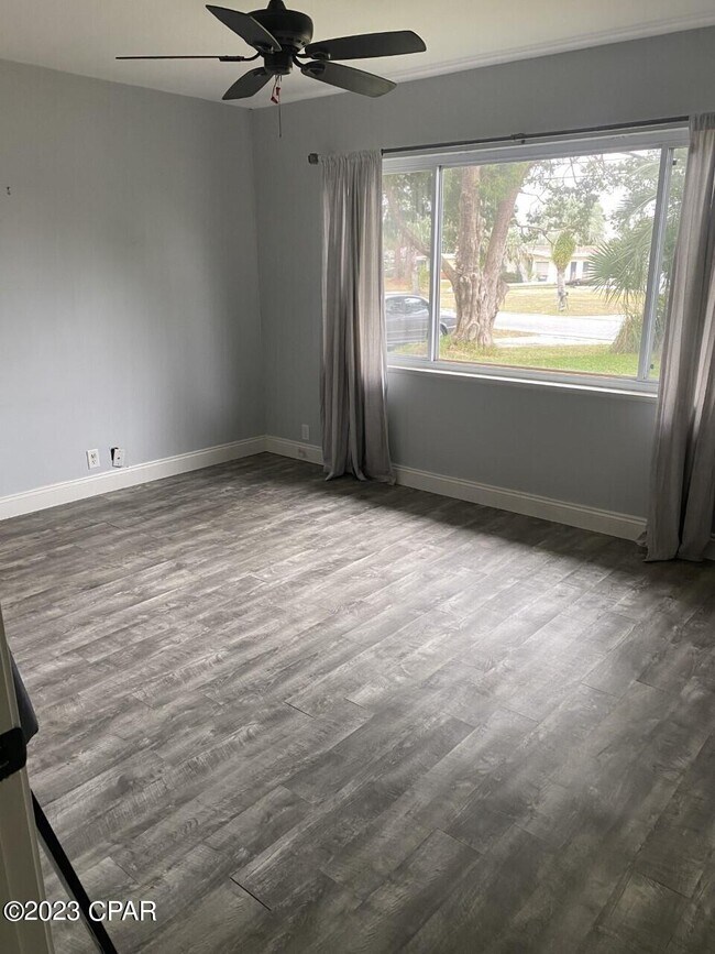 Foto del edificio - 207 Woodlawn Dr