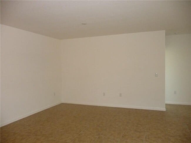 Building Photo - 1300 Lexington Square SW