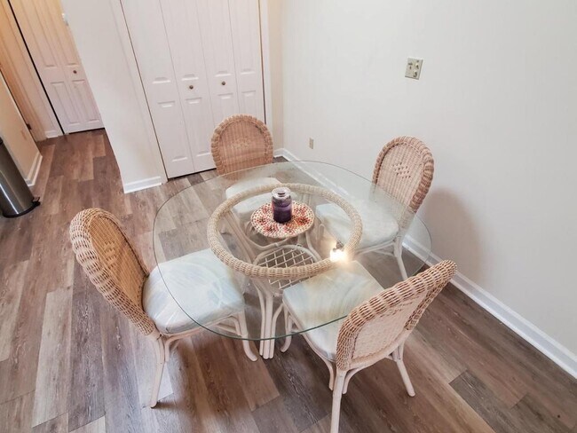 Building Photo - 1881 Colony Dr #9H