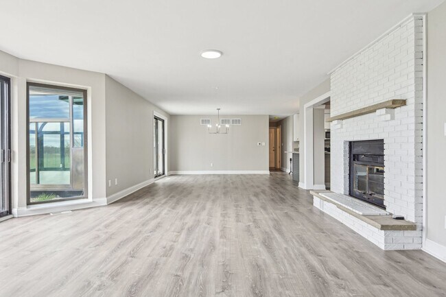 Building Photo - 1406 Busse Rd
