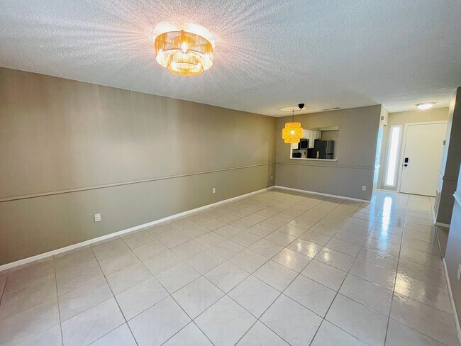 Building Photo - Modern Comfort Meets Convenience – Spacious 1BR/1.5BA in Orlando! WASHER & DRYER INCLUDED!