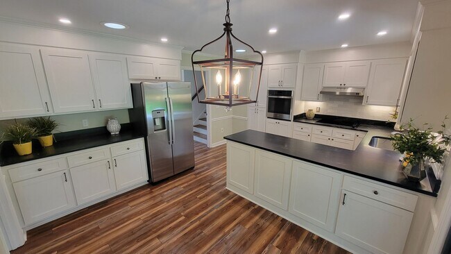 Foto del edificio - 4 bed, 2.5 Bath Home Available in Sugar Creek