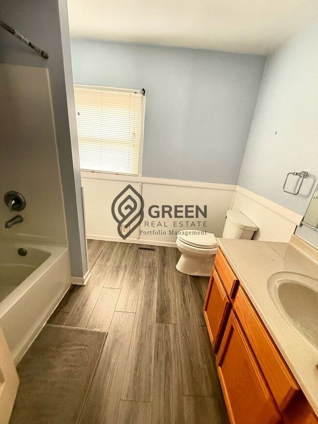 Building Photo - 2 bed 1 bath Single Family Home with fenced in backyard and detached garage available for rent!