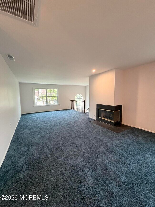 Building Photo - 36 Racquet Rd