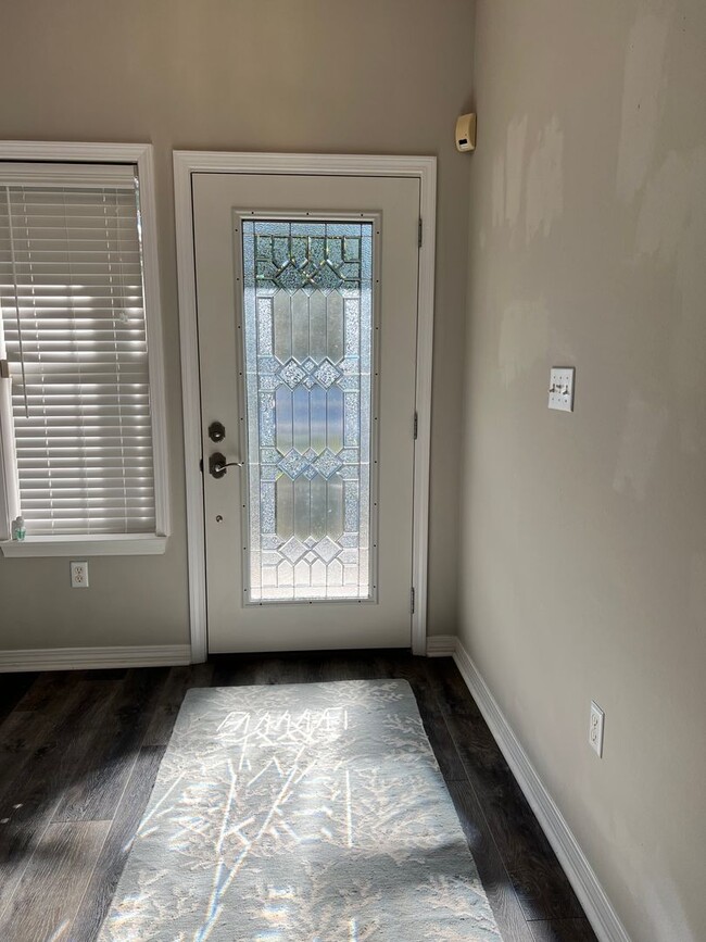 Building Photo - 2 Bedroom Reflections Townhouse in Great Location!