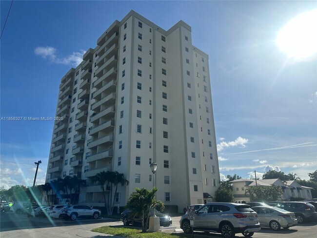 Foto del edificio - 900 NE 18th Ave
