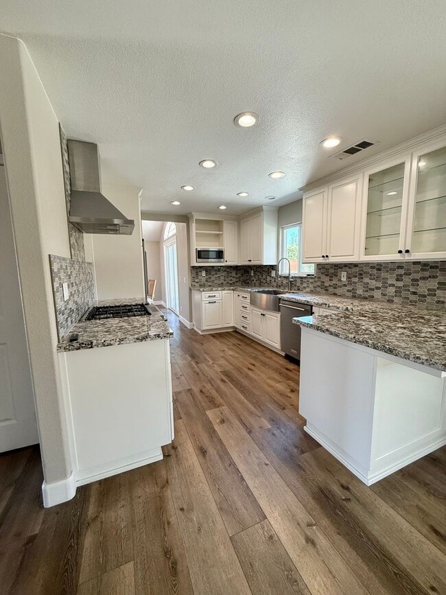 Building Photo - Beautiful 3 Bed 2.5 Bath COMING SOON!!!!