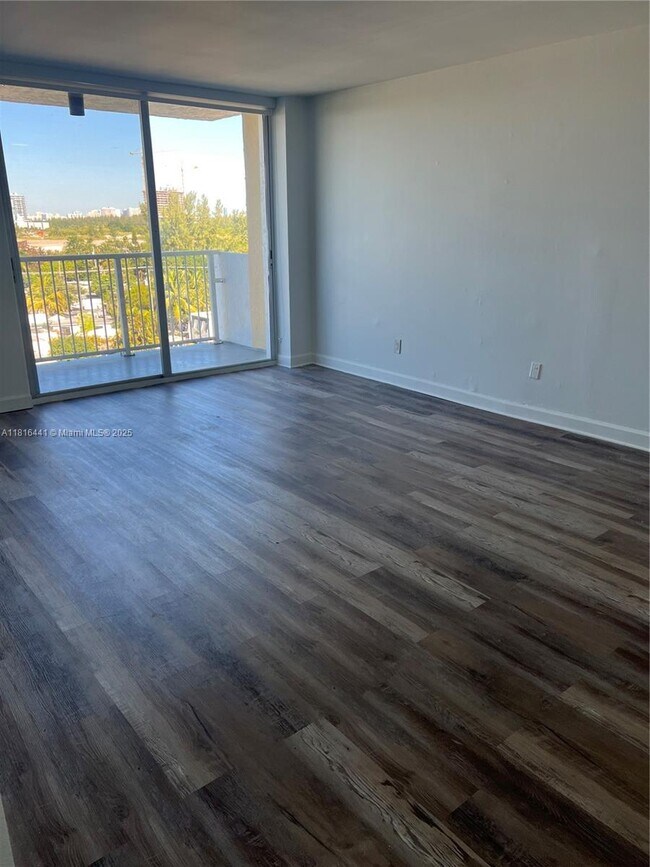 Foto del edificio - 2020 NE 135th St