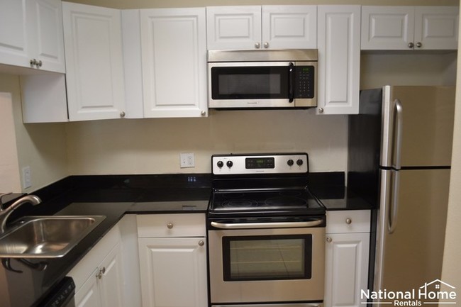 Building Photo - 1215 S Pine Ridge Cir