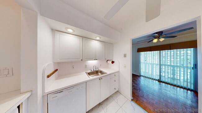 Foto del edificio - 4201 S Ocean Blvd