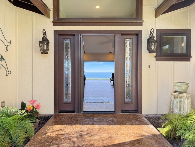 Building Photo - Kona Vistas 4 bedroom 2.5 bath fully furnished home with a pool