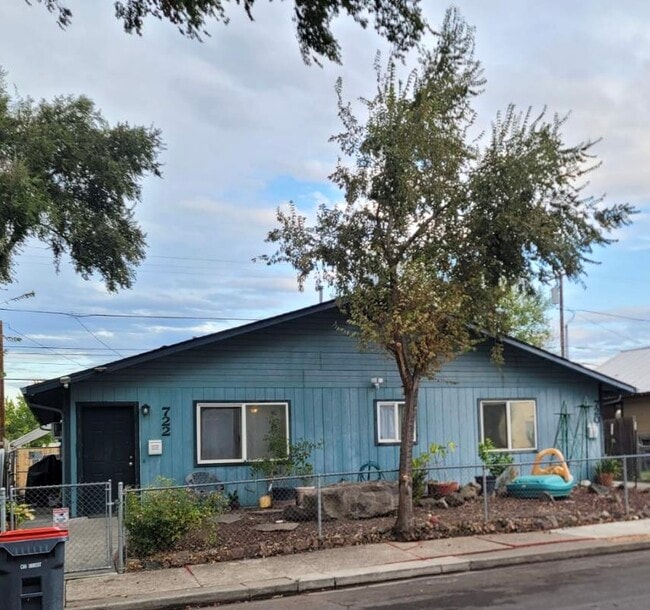 Foto del edificio - 722 Cedar St