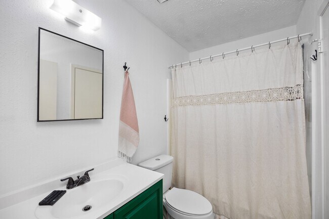 Foto del edificio - 9306 Crescent Moon Dr
