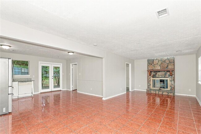 Foto del edificio - 596 Crestmont Ct