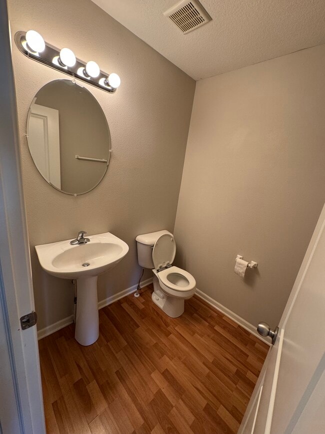 Foto del edificio - 4844 NE Milligan Ln