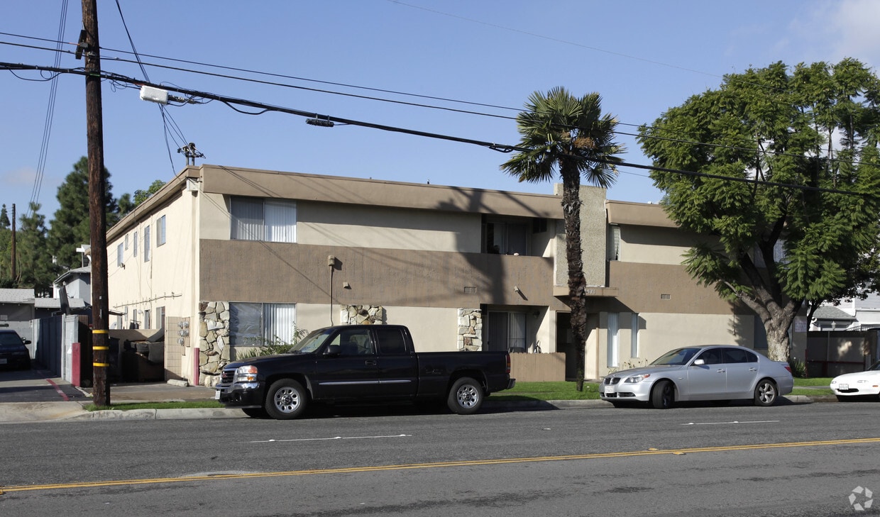 Building Photo - 6471 Western Ave