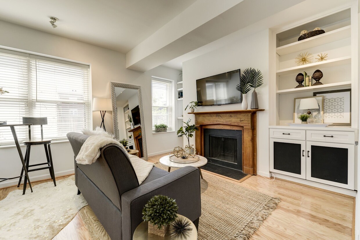Foto principal - 1736 Willard St NW