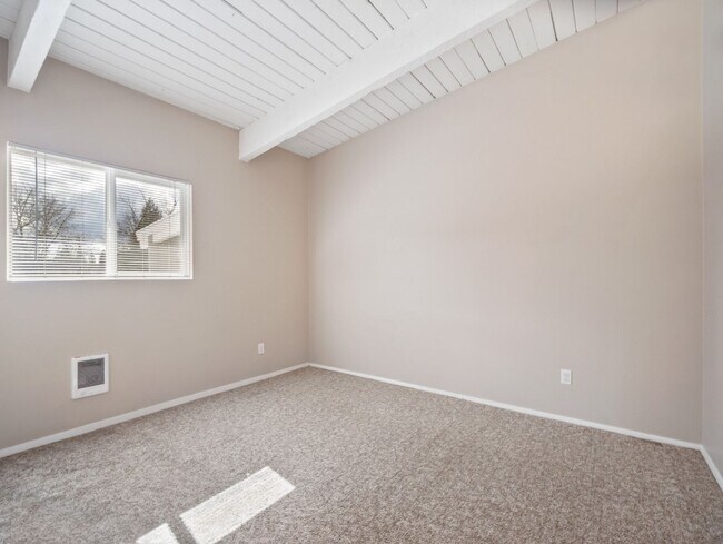 Foto del edificio - RENOVATED 2BD/1BA MILLWOOD APARTMENT | A/C | COVERED PARKING | PET FRIENDLY | AVAIL 5/1/26