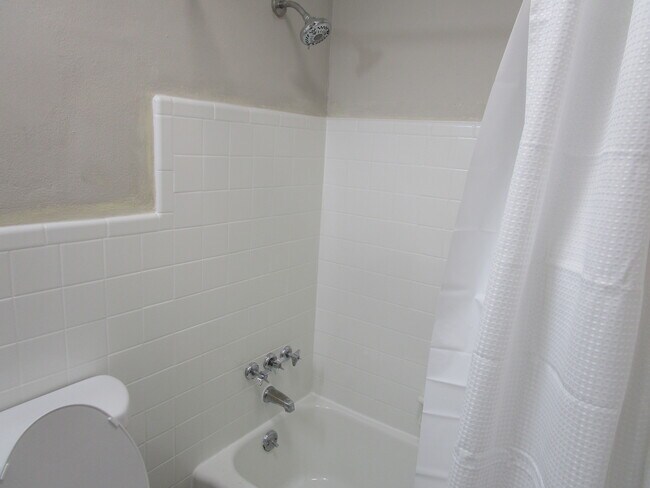 Building Photo - 2936 Hallmark Ln