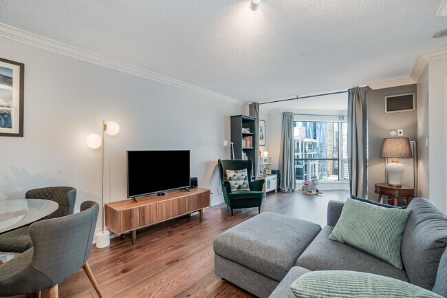 Photo du bâtiment - 10 Yonge St