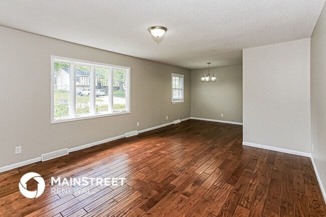 Building Photo - 2609 S 16th Terrace