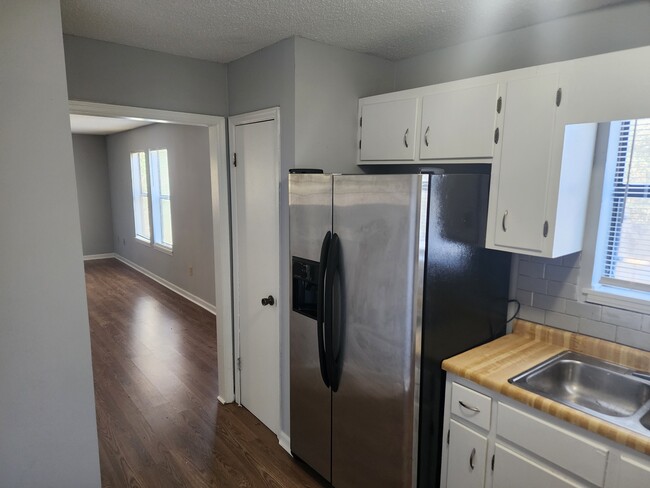 Foto del edificio - 132 Pinehurst Ct