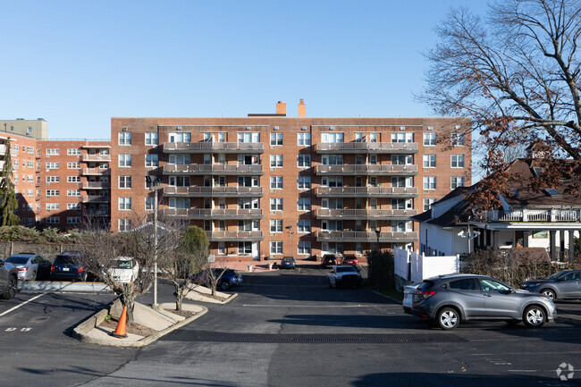 Building Photo - Summit Apartments