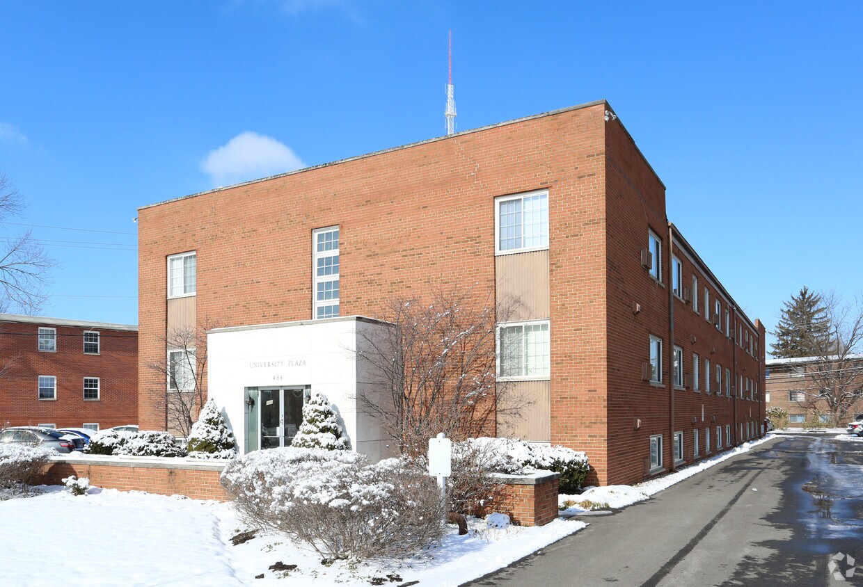 Primary Photo - 484 Stinchcomb Dr