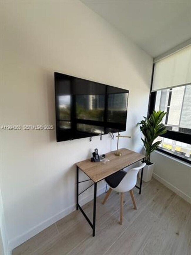 Foto del edificio - 225 N Miami Ave