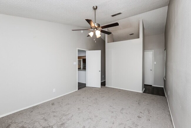 Building Photo - 7401 Meadow Creek Dr