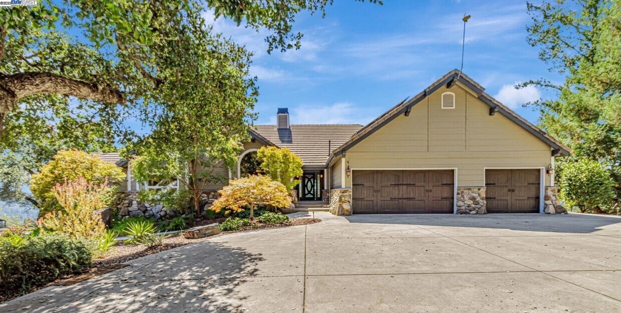Foto principal - 24400 Mountain Charlie Rd