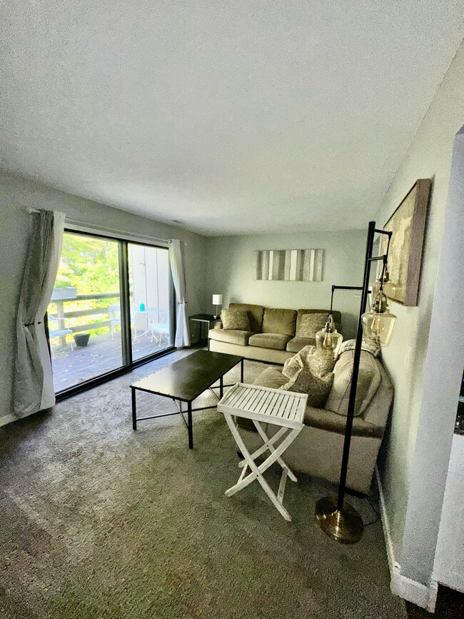 Foto del edificio - 1827 Yuma Ln N