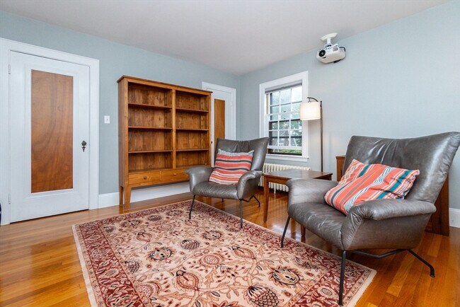 Foto del edificio - 93 Churchill Ave