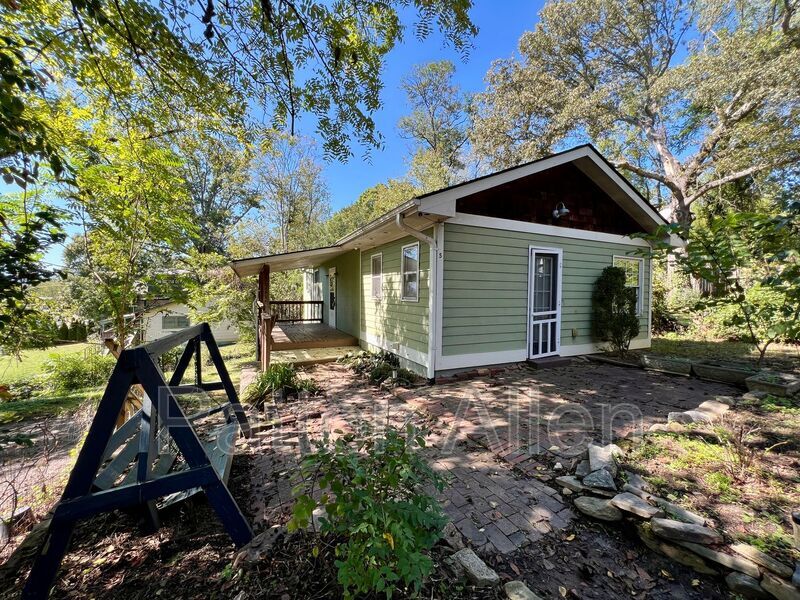 Primary Photo - 5 Shady Cove Ln